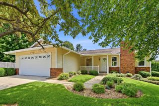 4625 Fillmore Lane, Davenport, IA 52806