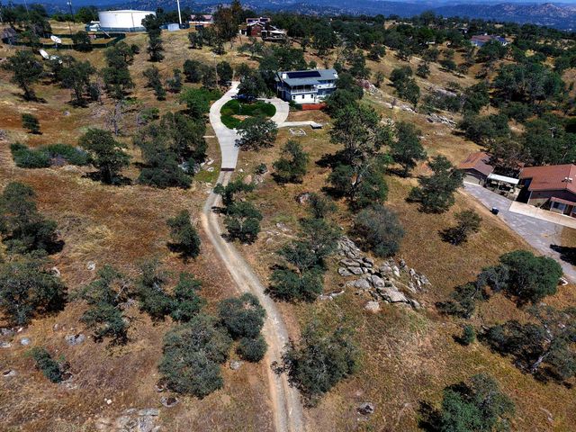 29657 Lilley Mountain Lane, Coarsegold, CA 93614