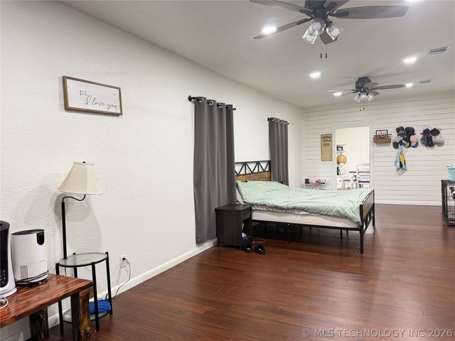 102 N 3rd Street, Hartshorne, OK 74547