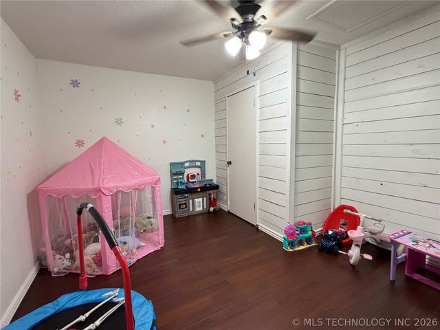 102 N 3rd Street, Hartshorne, OK 74547