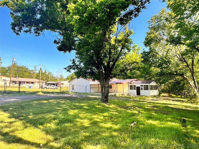 102 N 3rd Street, Hartshorne, OK 74547