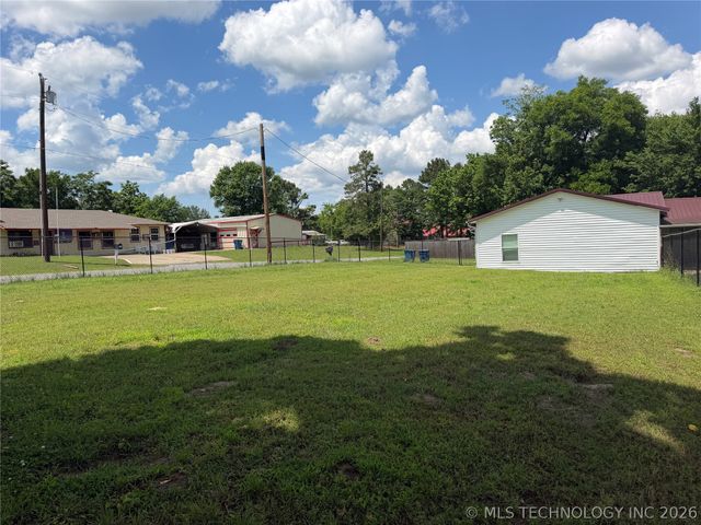 102 N 3rd Street, Hartshorne, OK 74547