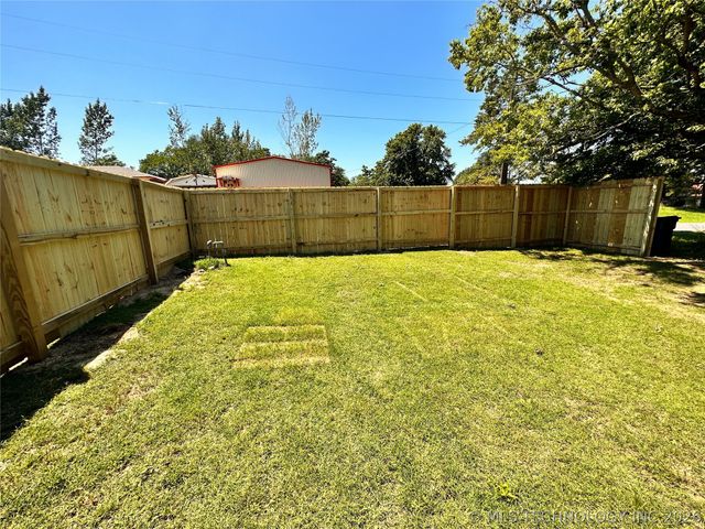 102 N 3rd Street, Hartshorne, OK 74547