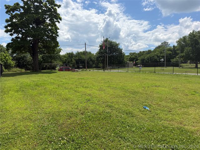 102 N 3rd Street, Hartshorne, OK 74547