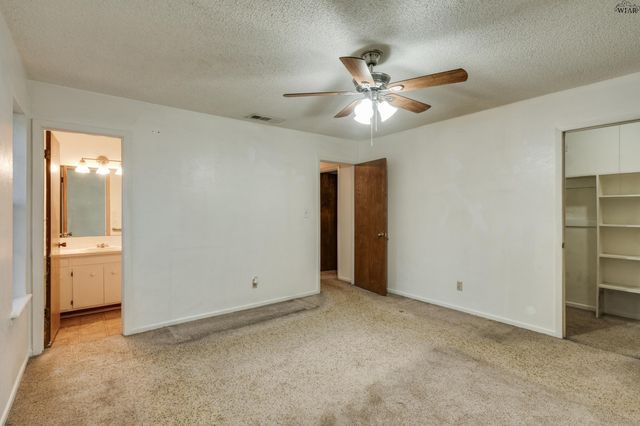 981 VICTORIA DRIVE, Burkburnett, TX 76354