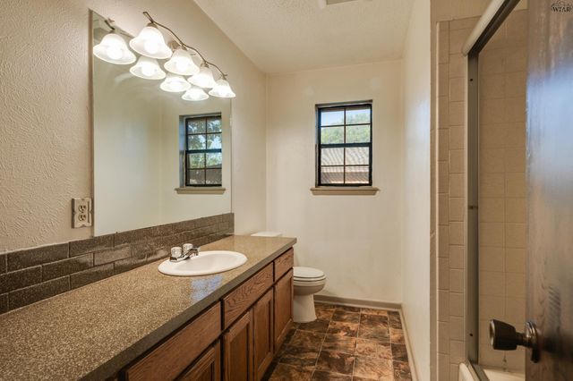 981 VICTORIA DRIVE, Burkburnett, TX 76354