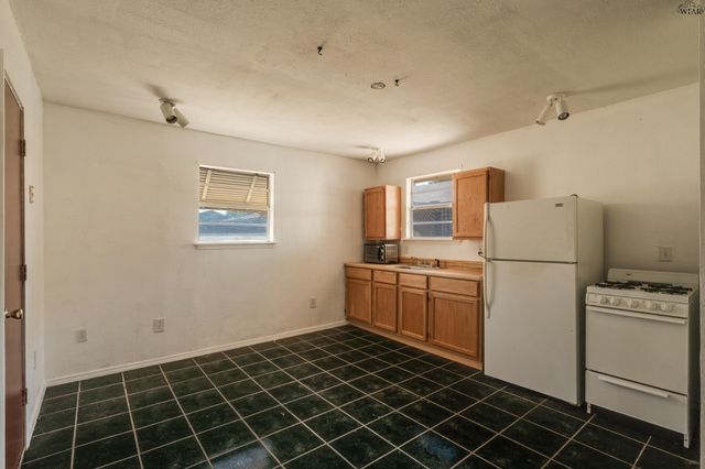 981 VICTORIA DRIVE, Burkburnett, TX 76354