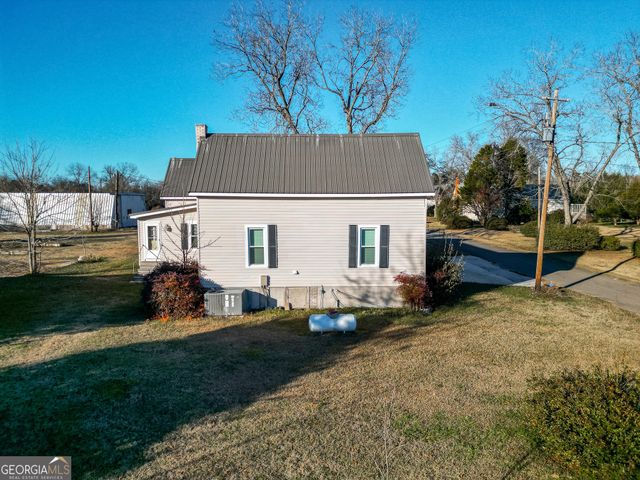 161 College Street, Parrott, GA 39877