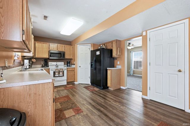 807 Larkwillow Court, Huntertown, IN 46748