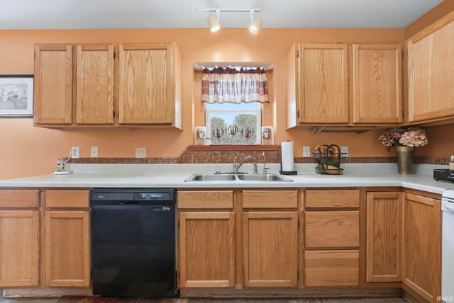 807 Larkwillow Court, Huntertown, IN 46748