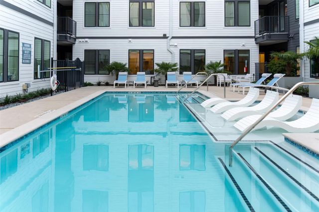 1690 North Loop 324, Houston, TX 77009