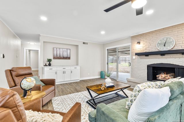 371 Pike, San Antonio, TX 78209