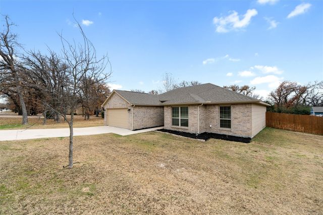 1627 Tanglewood Drive, Azle, TX 76020