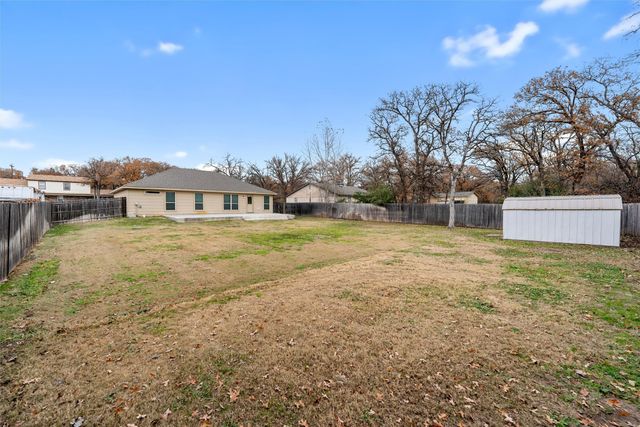 1627 Tanglewood Drive, Azle, TX 76020