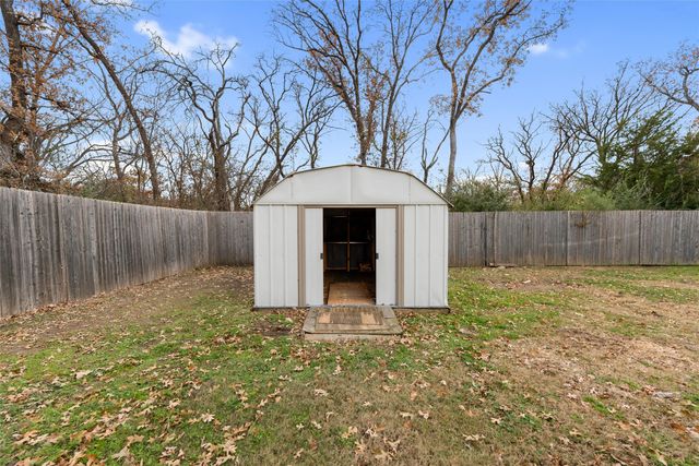 1627 Tanglewood Drive, Azle, TX 76020