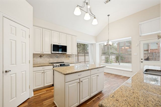 841 Forest Hollow Drive, Hurst, TX 76053