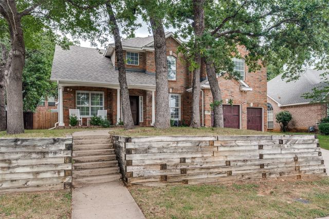 841 Forest Hollow Drive, Hurst, TX 76053