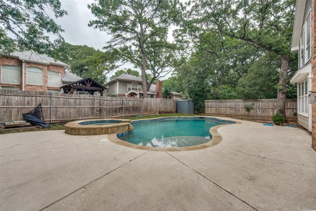 841 Forest Hollow Drive, Hurst, TX 76053