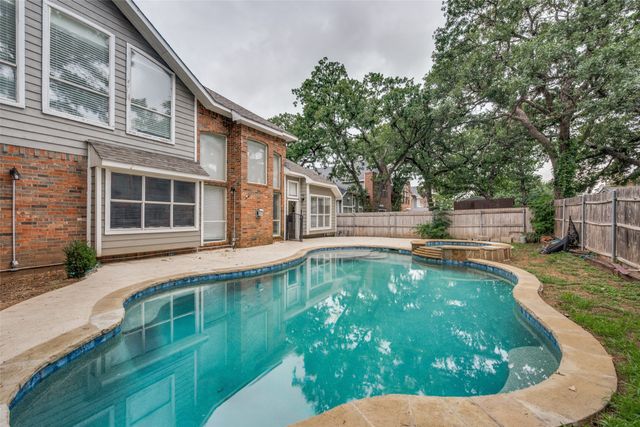 841 Forest Hollow Drive, Hurst, TX 76053