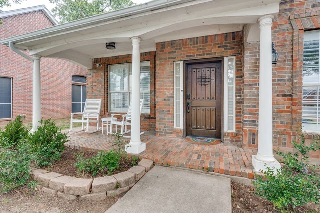 841 Forest Hollow Drive, Hurst, TX 76053