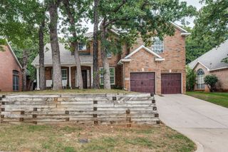 841 Forest Hollow Drive, Hurst, TX 76053
