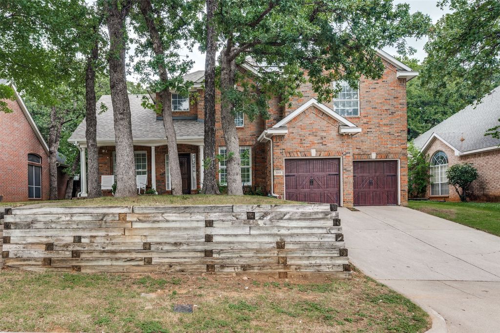 841 Forest Hollow Drive, Hurst, TX 76053