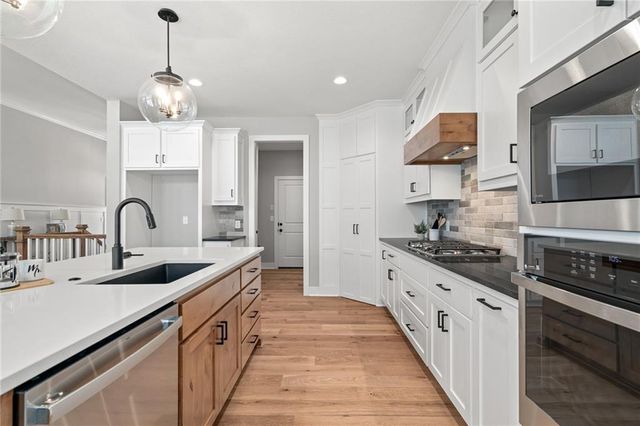 16979 S Cheshire Street, Olathe, KS 66062