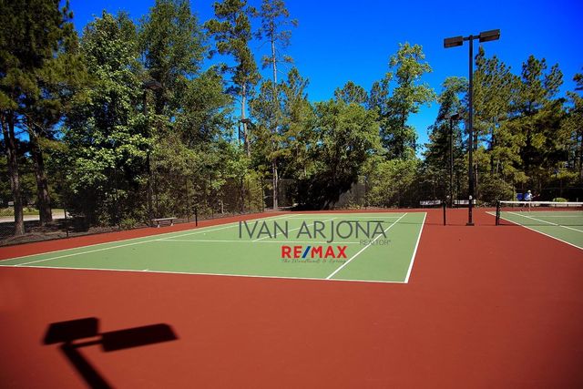 122 S Abram, The Woodlands, TX 77382