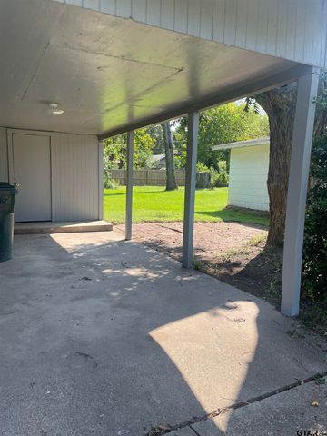 1402 Manorway, Tyler, TX 75702