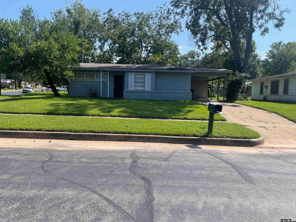 1402 Manorway, Tyler, TX 75702