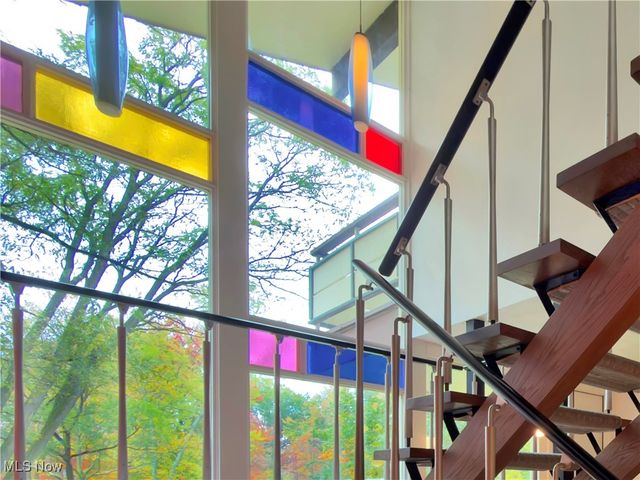 25861 Euclid Chagrin Pkwy, Richmond Heights, OH 44143