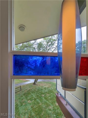 25861 Euclid Chagrin Pkwy, Richmond Heights, OH 44143