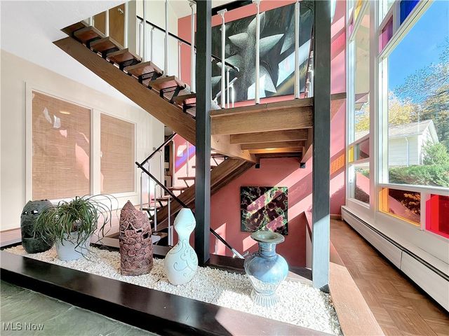 25861 Euclid Chagrin Pkwy, Richmond Heights, OH 44143