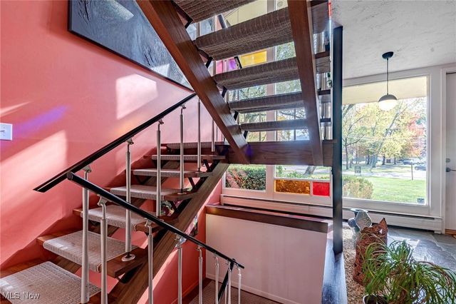 25861 Euclid Chagrin Pkwy, Richmond Heights, OH 44143