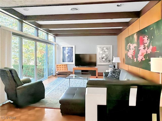 25861 Euclid Chagrin Pkwy, Richmond Heights, OH 44143