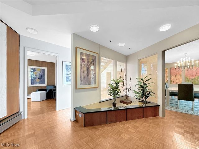 25861 Euclid Chagrin Pkwy, Richmond Heights, OH 44143