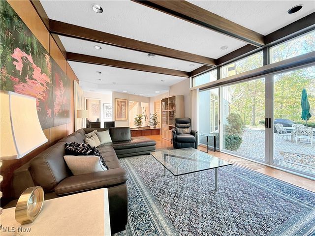 25861 Euclid Chagrin Pkwy, Richmond Heights, OH 44143