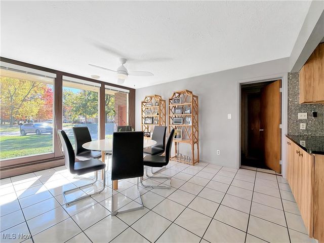 25861 Euclid Chagrin Pkwy, Richmond Heights, OH 44143