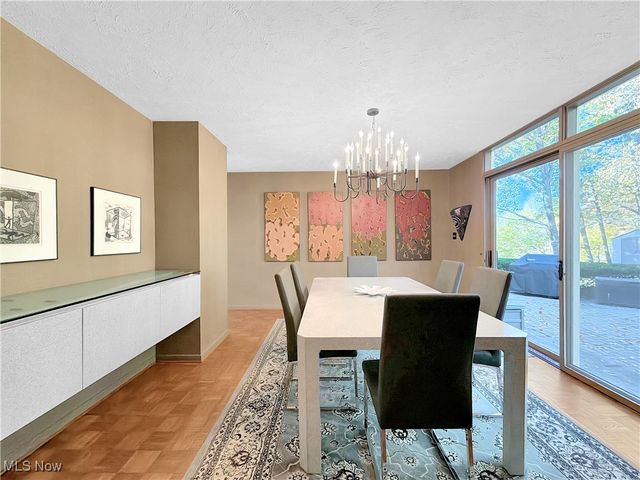 25861 Euclid Chagrin Pkwy, Richmond Heights, OH 44143