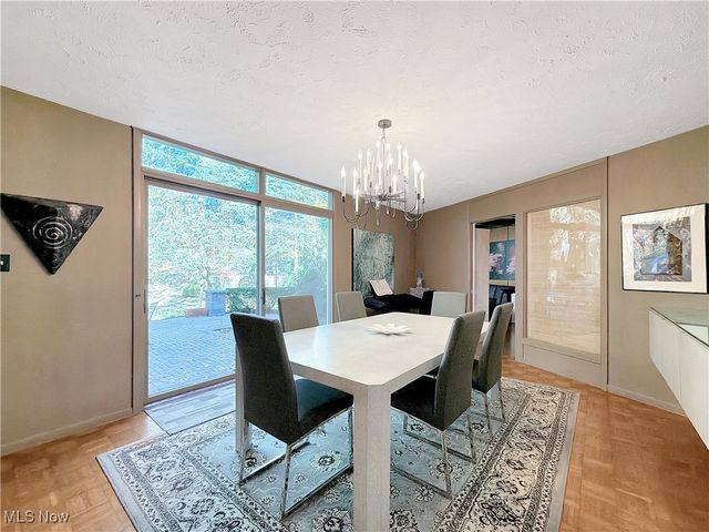 25861 Euclid Chagrin Pkwy, Richmond Heights, OH 44143