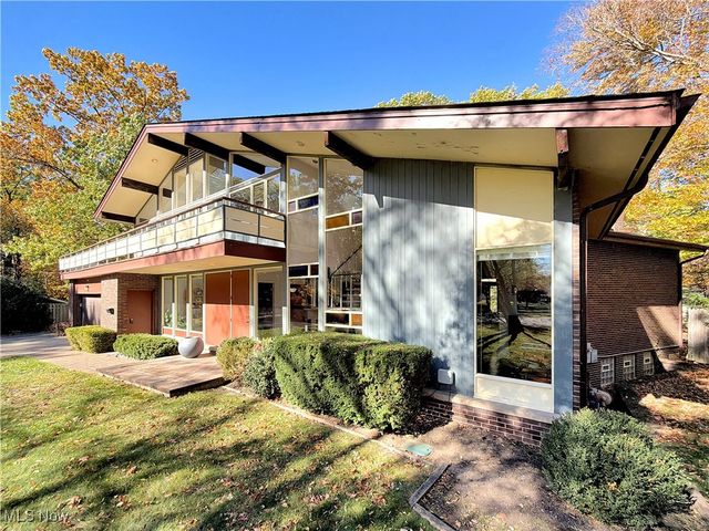 25861 Euclid Chagrin Pkwy, Richmond Heights, OH 44143