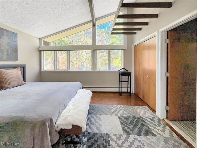 25861 Euclid Chagrin Pkwy, Richmond Heights, OH 44143