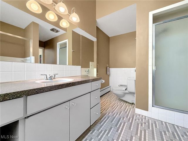 25861 Euclid Chagrin Pkwy, Richmond Heights, OH 44143