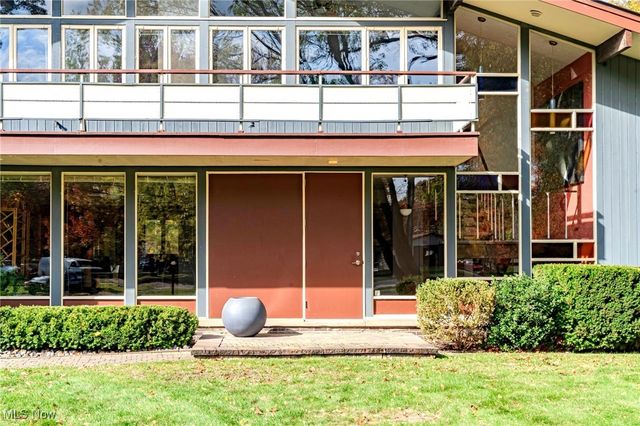 25861 Euclid Chagrin Pkwy, Richmond Heights, OH 44143