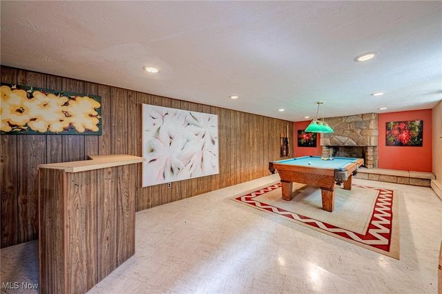 25861 Euclid Chagrin Pkwy, Richmond Heights, OH 44143