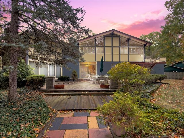 25861 Euclid Chagrin Pkwy, Richmond Heights, OH 44143