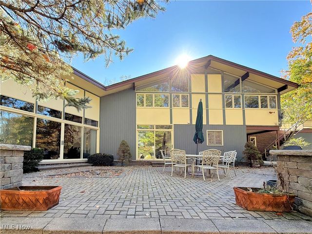 25861 Euclid Chagrin Pkwy, Richmond Heights, OH 44143