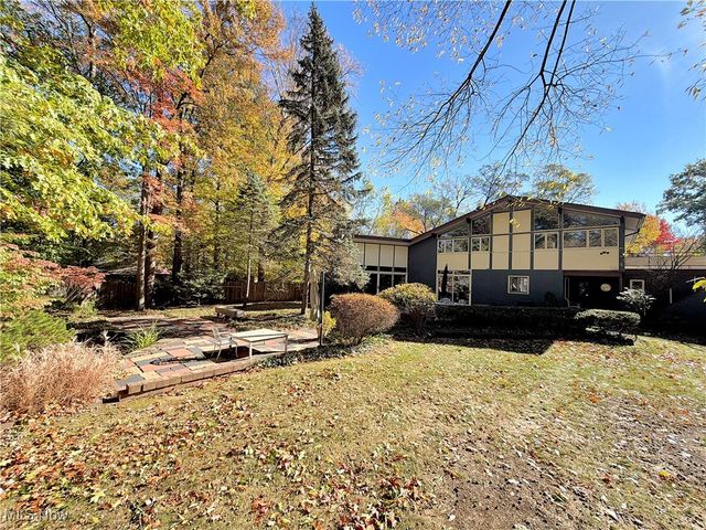 25861 Euclid Chagrin Pkwy, Richmond Heights, OH 44143