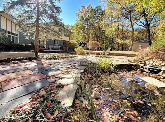 25861 Euclid Chagrin Pkwy, Richmond Heights, OH 44143