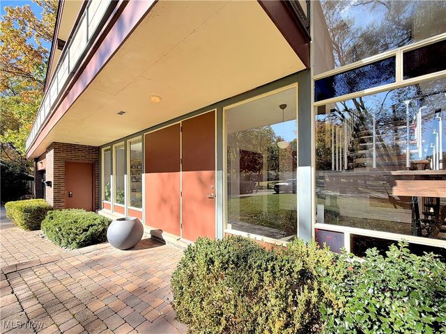 25861 Euclid Chagrin Pkwy, Richmond Heights, OH 44143